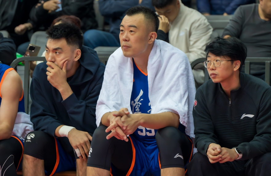 范子铭, 咬比分缠斗